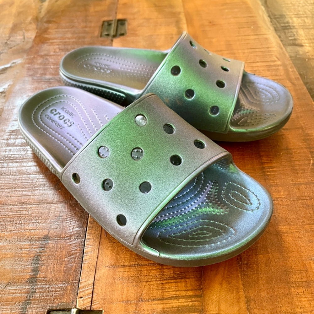 CROCS Iconic Comfort Iridescent Green Sandal Slides - Women's 9, Men's 7